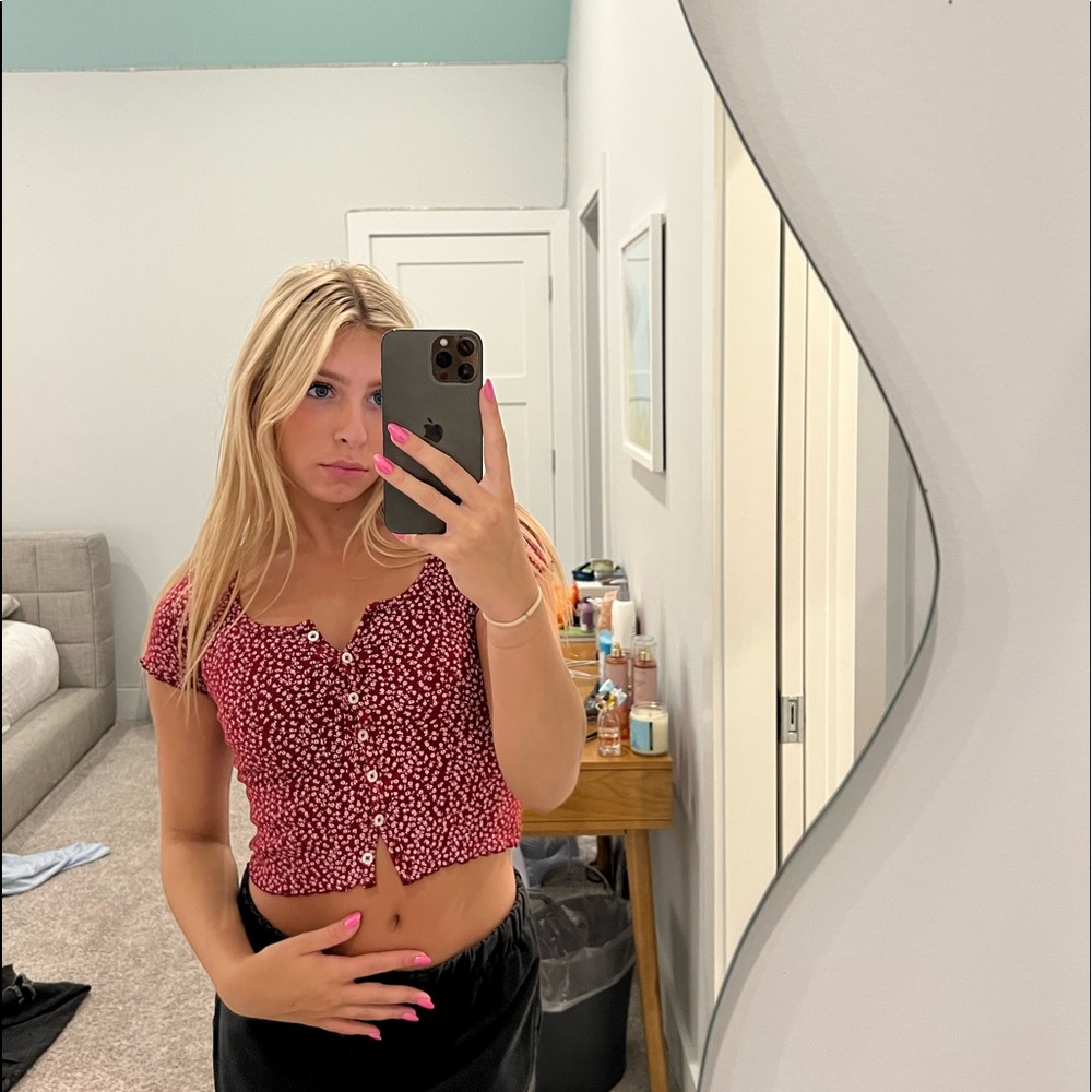Brandy Melville cropped shirt
